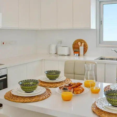 Phaedrus Living: Seaside Luxury Flat Lighthouse 67 דירה