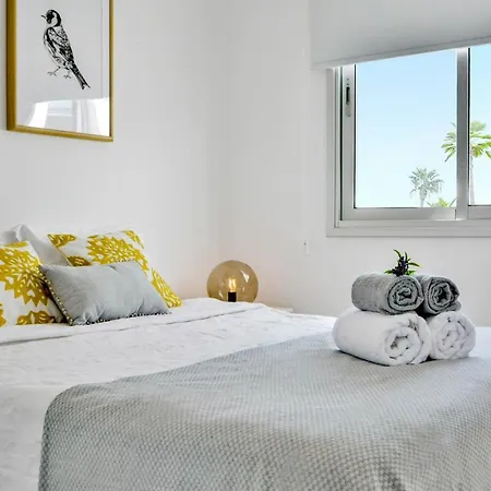 Phaedrus Living: Seaside Luxury Flat Lighthouse 67 דירה