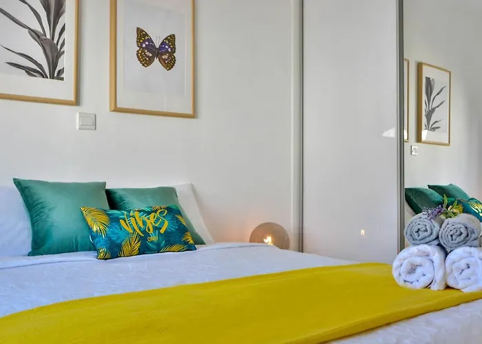 Phaedrus Living: Seaside Luxury Flat Lighthouse 67