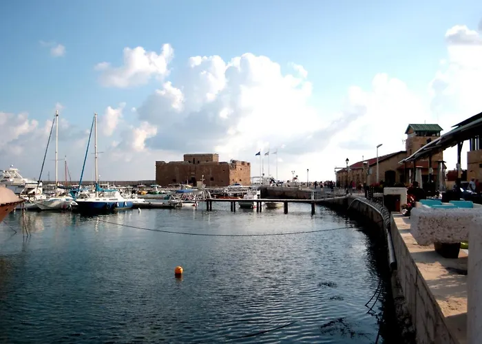 Phaedrus Living: Seaside Luxury Flat Lighthouse 67