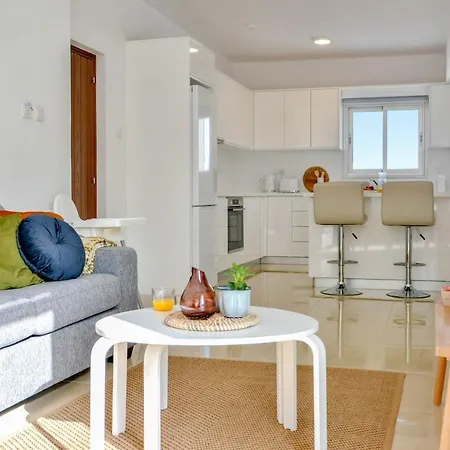 Phaedrus Living: Seaside Luxury Flat Lighthouse 67