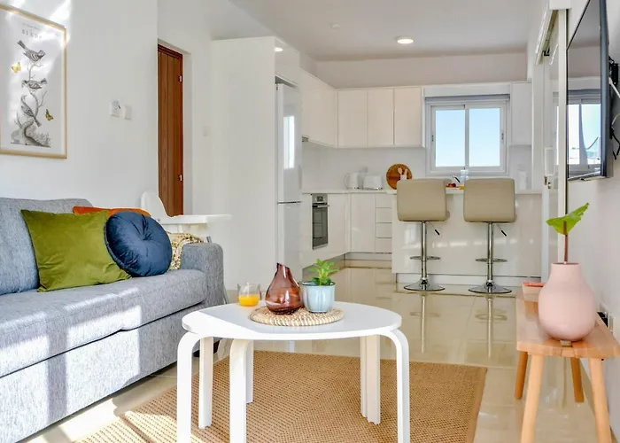 Phaedrus Living: Seaside Luxury Flat Lighthouse 67