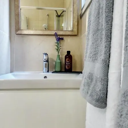 Phaedrus Living: Seaside Luxury Flat Lighthouse 67 Apartment