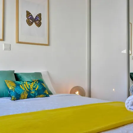 Phaedrus Living: Seaside Luxury Flat Lighthouse 67