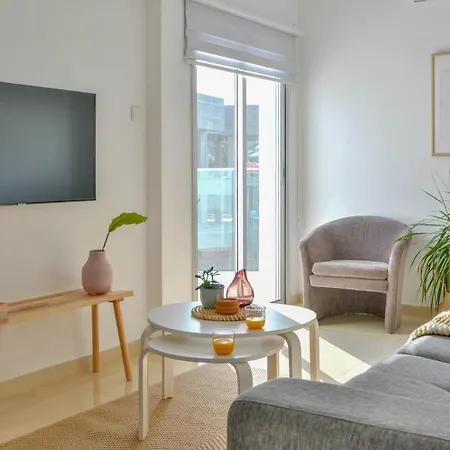 Phaedrus Living: Seaside Luxury Flat Lighthouse 67 * פאפוס